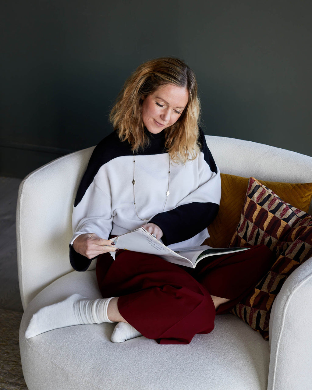 Swivel Love Seat for Modern Living Spaces